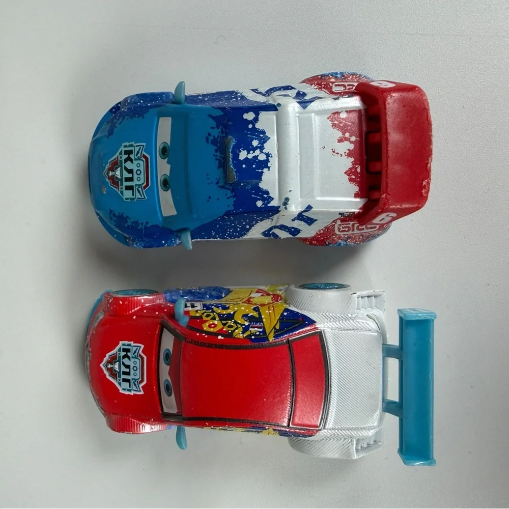 Disney / Pixar CARS Ice Racers Die-Cast Cars Vitaly Petrov & Raoul Caroule Set 2